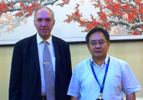 Dr Nick Palmer, Cruelty Free International Director of Policy, meets with leading Chinese scientist Dr He Zheng Ming to discuss ending animal testing for cosmetics in China.
